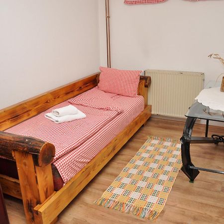 Inn Cakmara Raška Rum bild